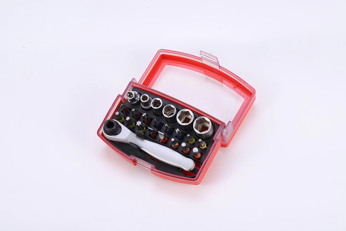 24 par&ccedil;alı soket ve cırcırlı u&ccedil; seti